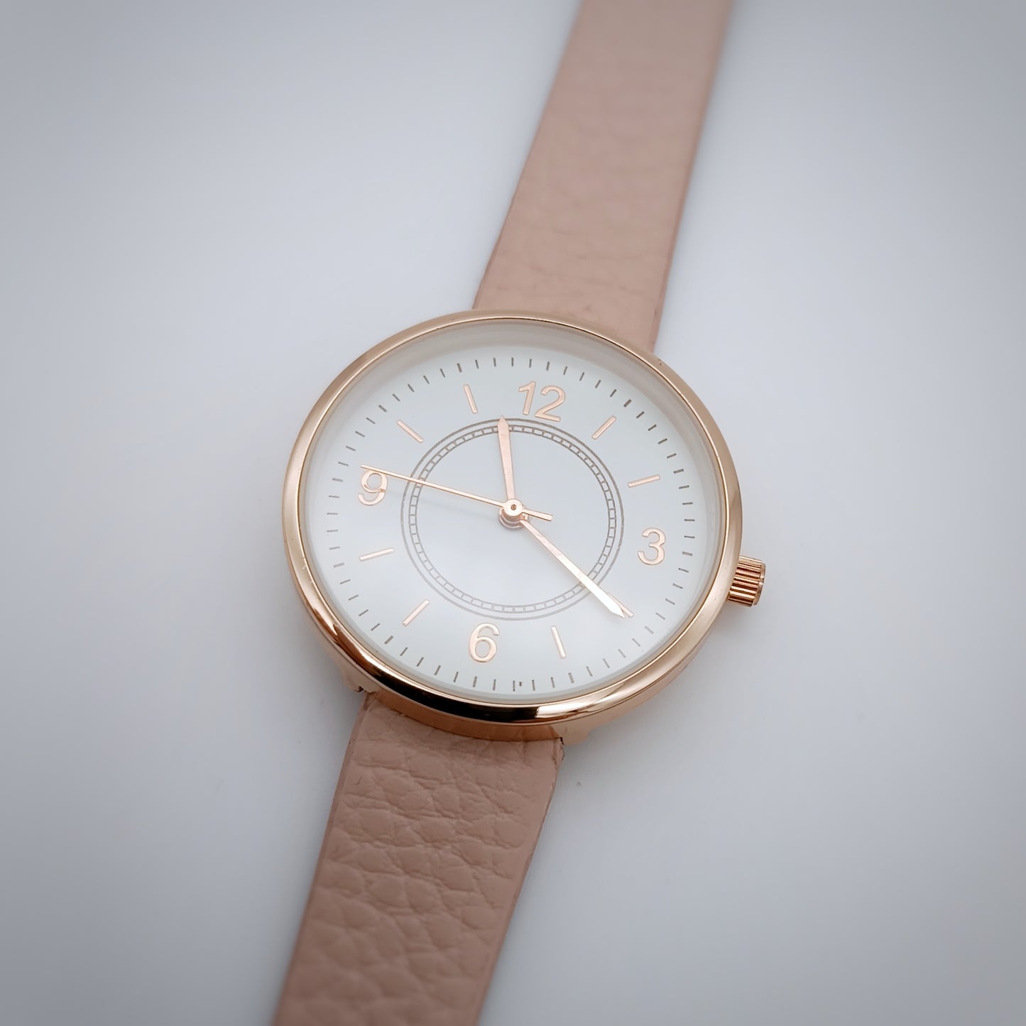 Armbanduhr Rosa mit Ziffernblatt