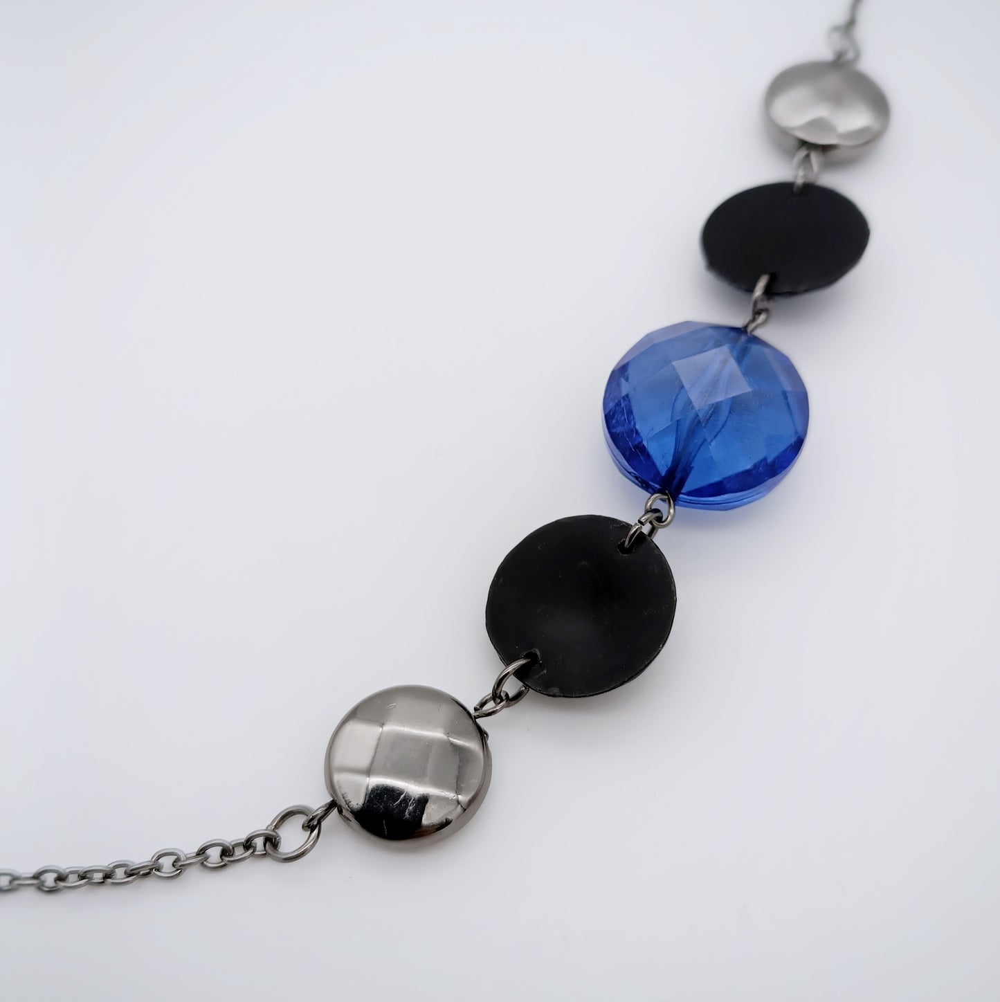 Halskette runde Steine schwarz blau silber