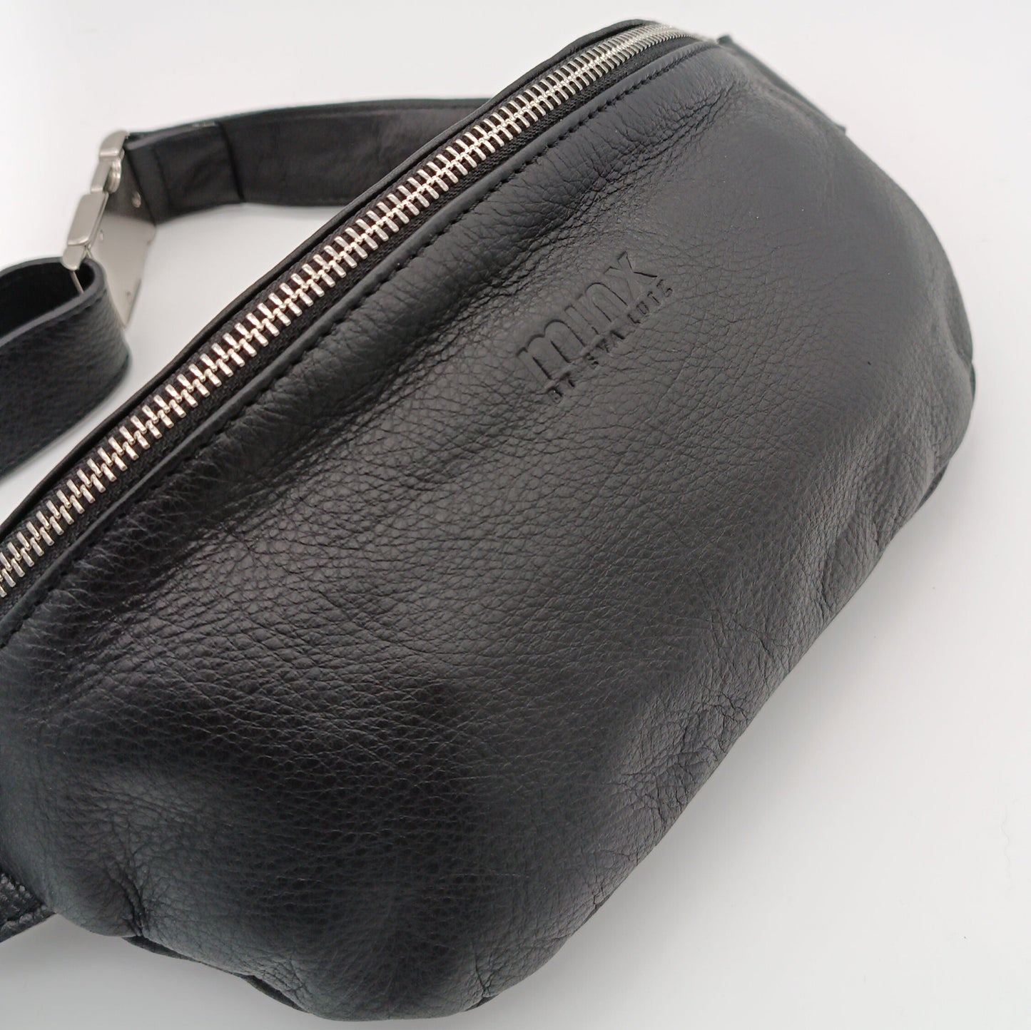 Minx Gürteltasche mit Reißverschluss aus Leder, Schwarz