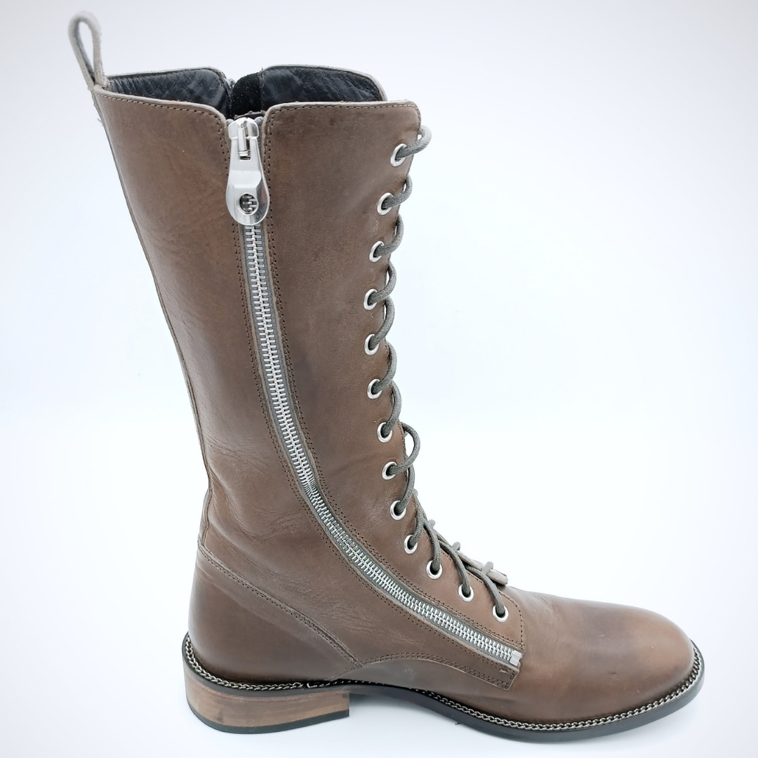HIGH Lederstiefel braun, zwei Reißverschlüsse, mit Kettenumrandung auf der Sohle, Größe 40
