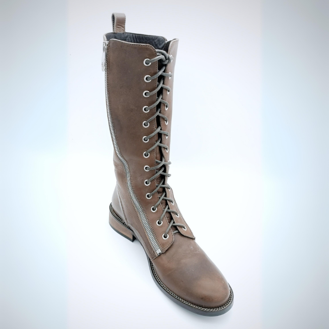 HIGH Lederstiefel braun, zwei Reißverschlüsse, mit Kettenumrandung auf der Sohle, Größe 40