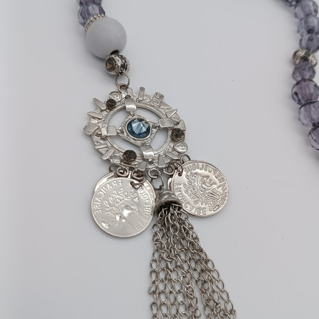 Italienische Kette, lila und graue Perlen, mit mehrteiligem Anhänger