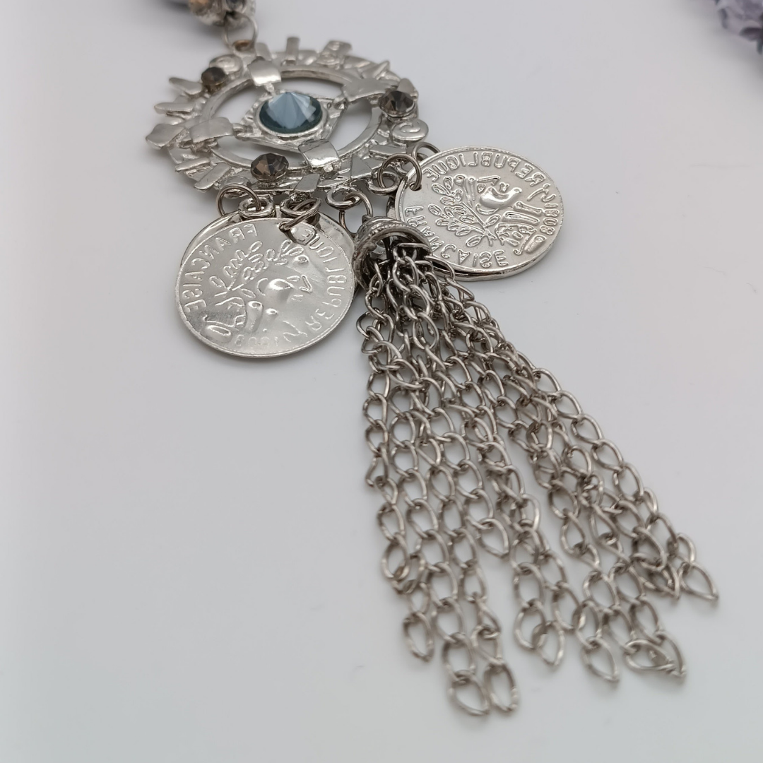 Italienische Kette, lila und graue Perlen, mit mehrteiligem Anhänger