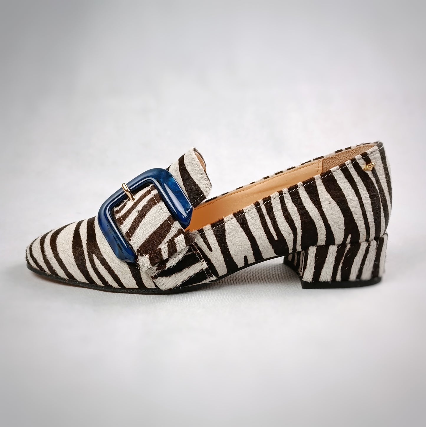 FABIENNE CHAPOT - Zebra Loafer Schuh mit flachem Absatz