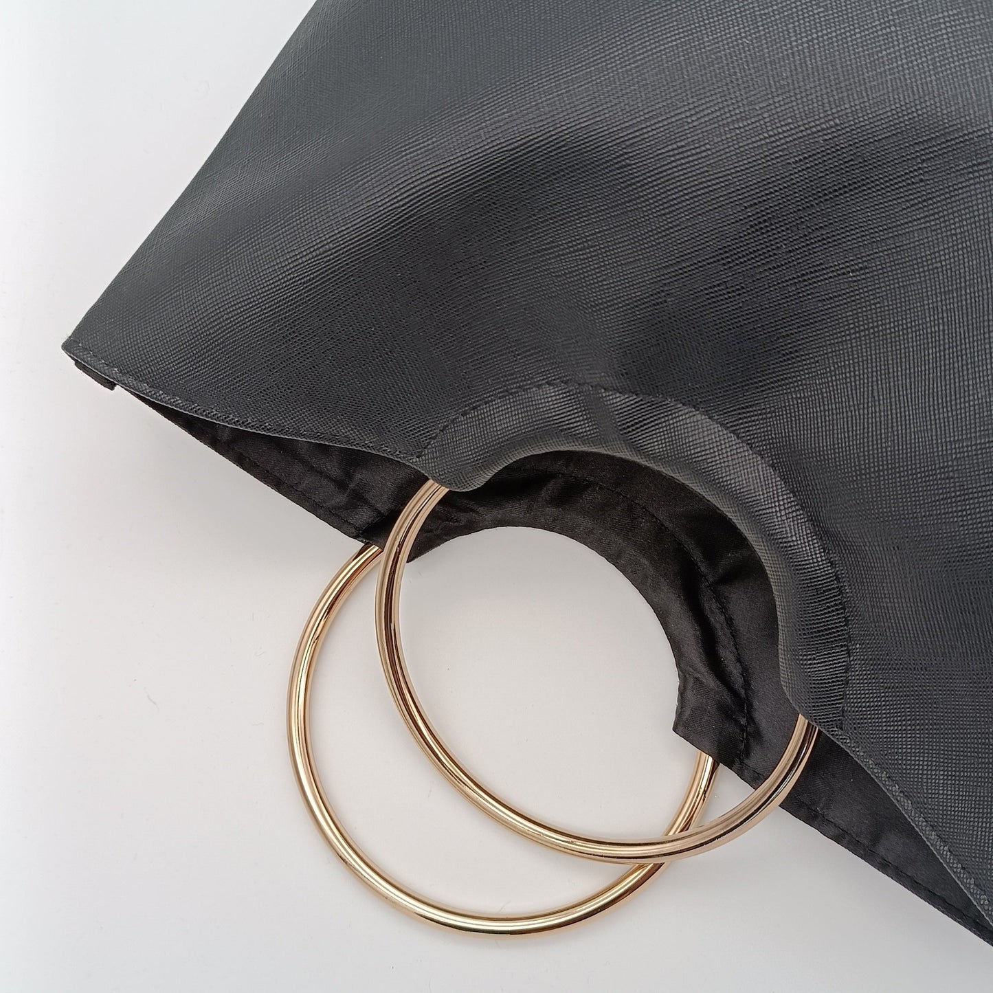 Kosmetiktasche, Shopping Bag, Handtasche, schwarz veganes Leder, goldene Tragegriffe