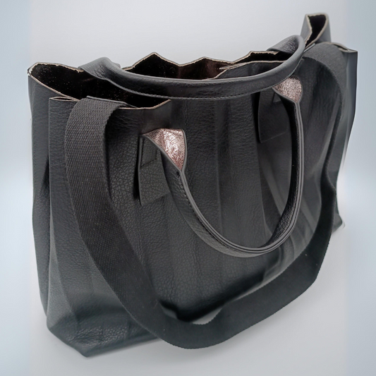 FRANK LYMAN Tasche Plissee, veganes Leder, schwarz, mit zusätzlicher Innentasche