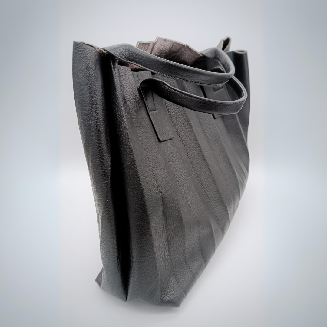 FRANK LYMAN Tasche Plissee, veganes Leder, schwarz, mit zusätzlicher Innentasche