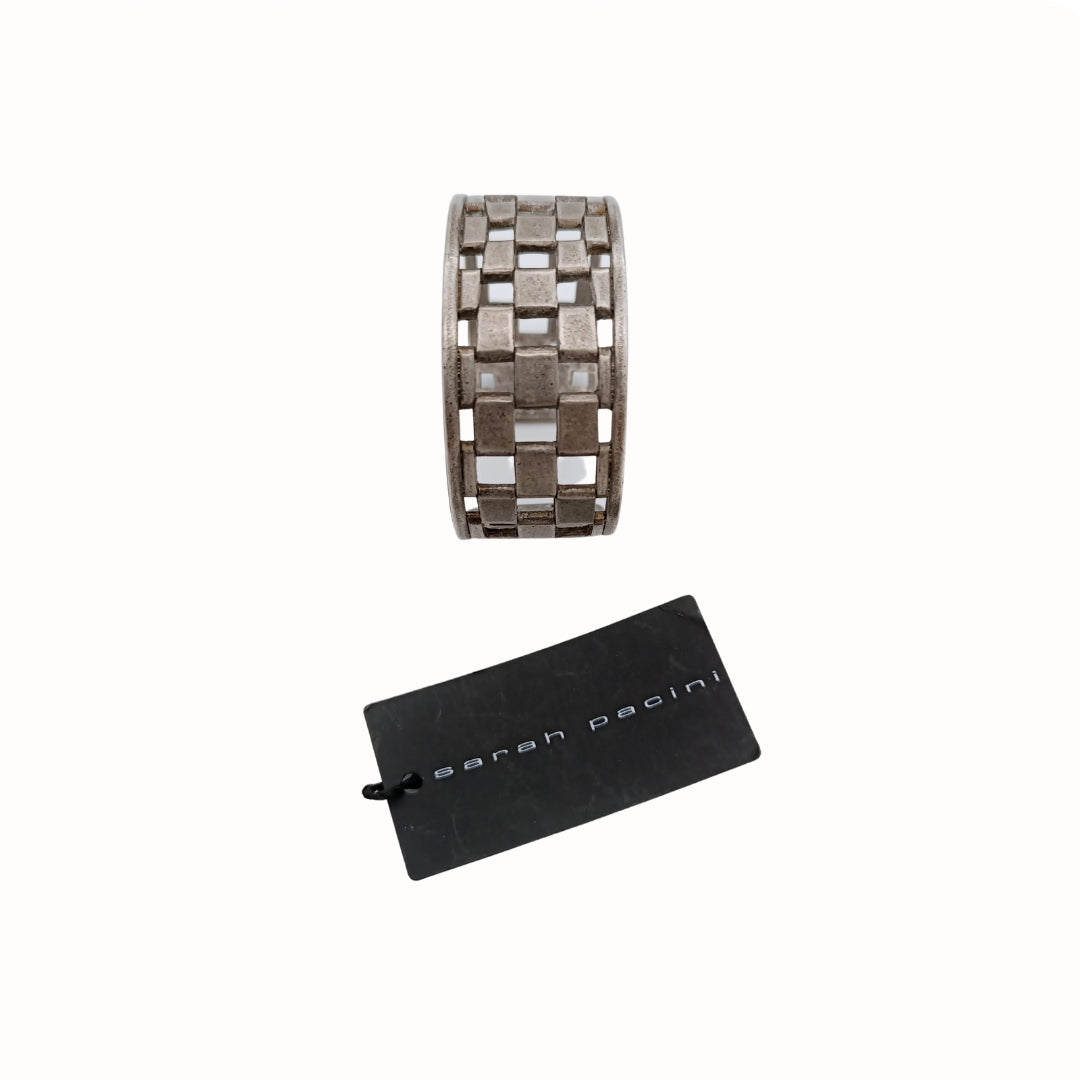 SARAH PACINI breiter Armreif, versilbert, quadratische Waben
