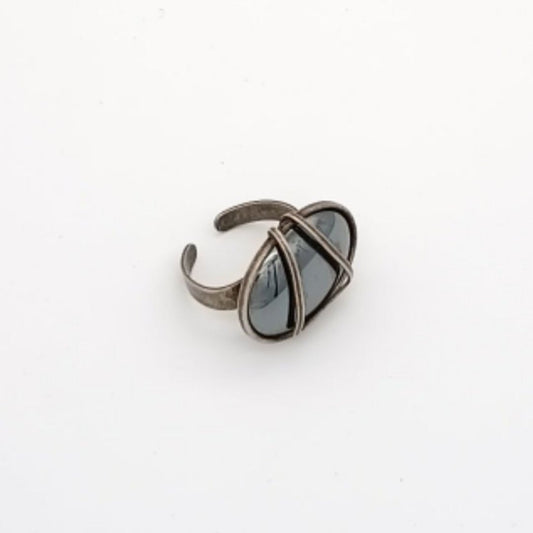 SARAH PACINI Ring mit eingefasstem dunklen Stein, Glanz