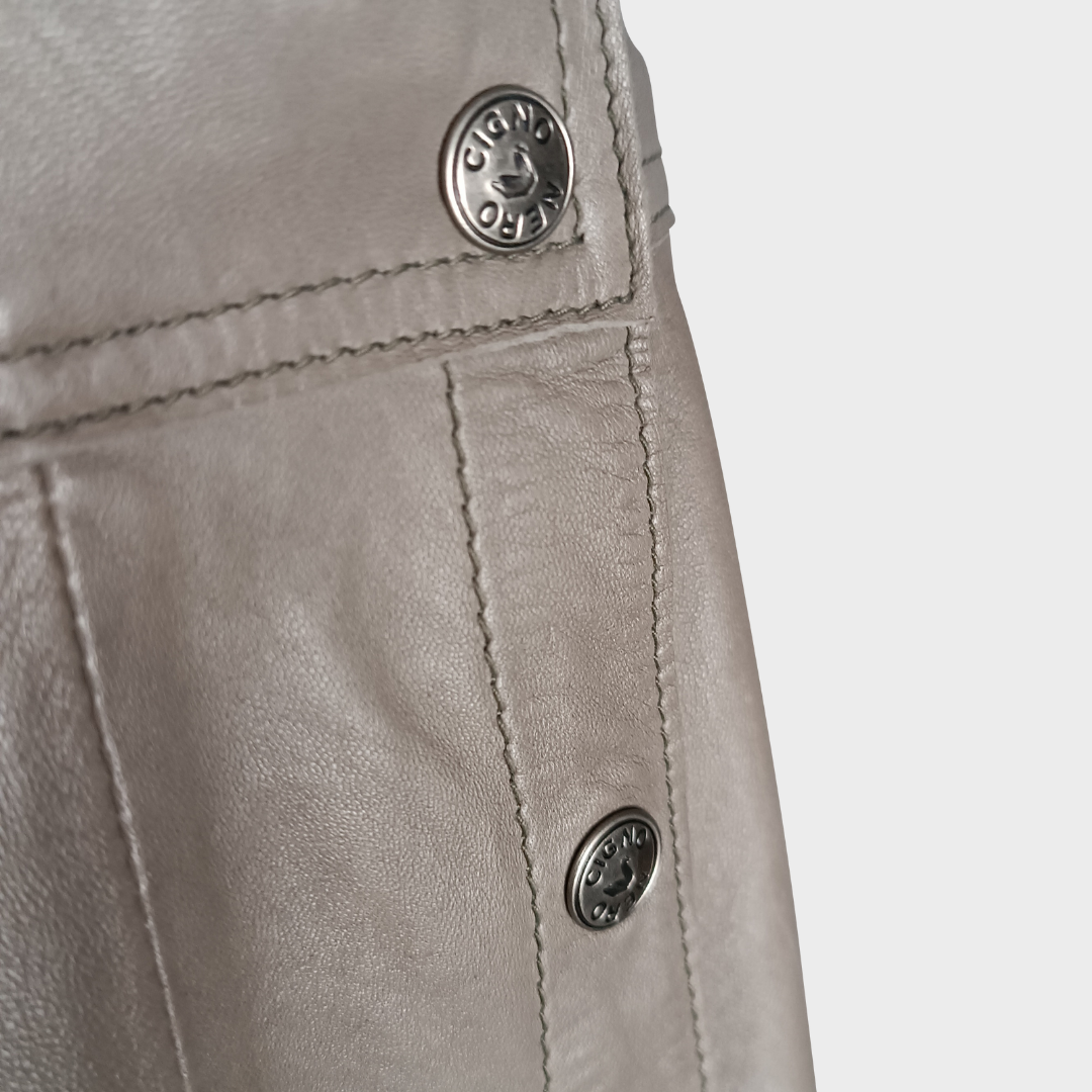 Lederrock mit Knöpfen, taupe