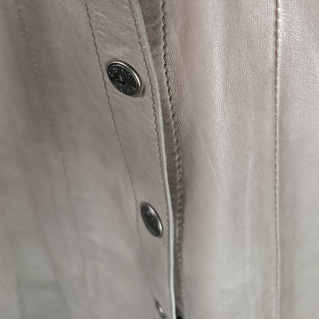 Lederrock mit Knöpfen, taupe